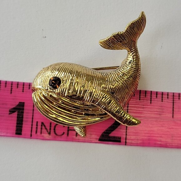 Gold Baby Whale Brooch Pin - Picture 6 of 8